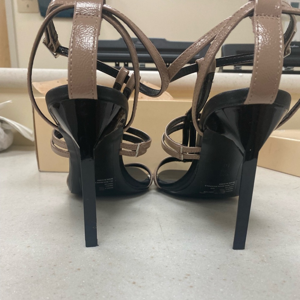4 for $60🏷️Final Price BCBGeneration Sandal